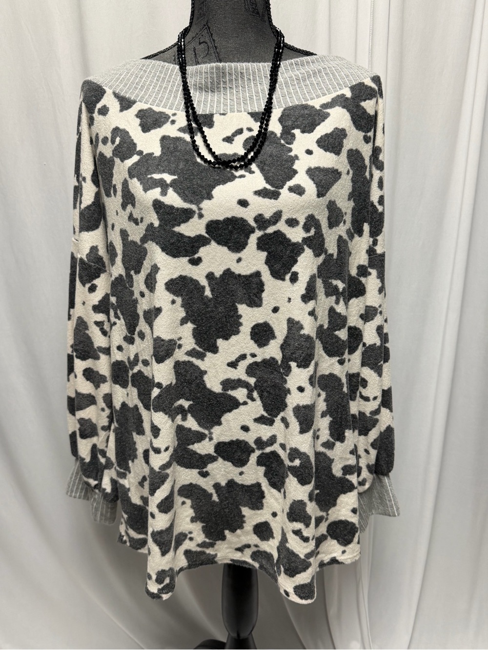 Hailey & Co Sweater Size 2XL Cow Grey White Cream Drop Shoulder Boat Neckline